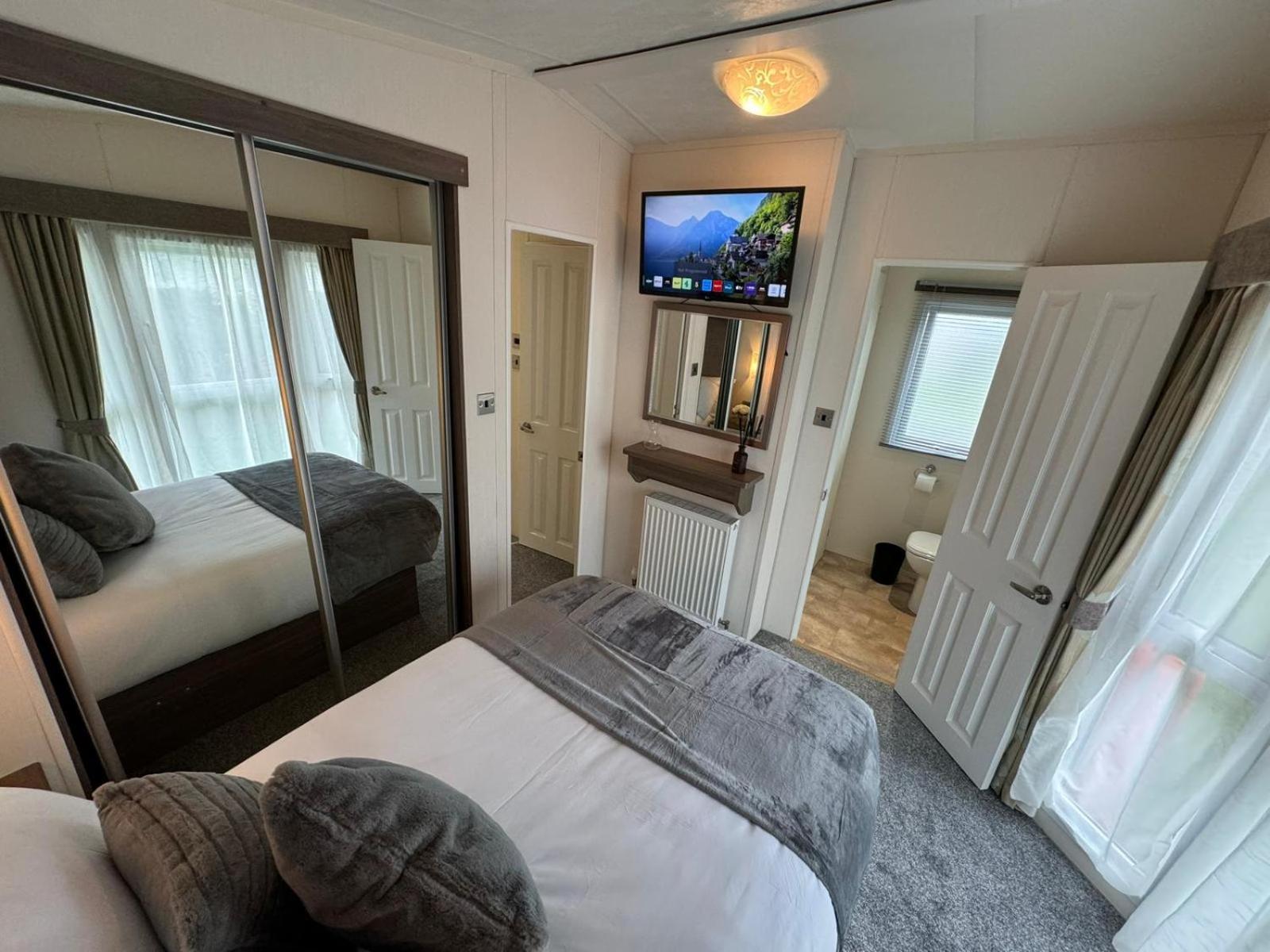 Golden Palm Resort Чапъл Сейнт Лионардс Екстериор снимка